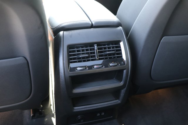 Vehicle image 31 of 37