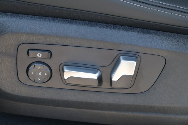 Vehicle image 27 of 37