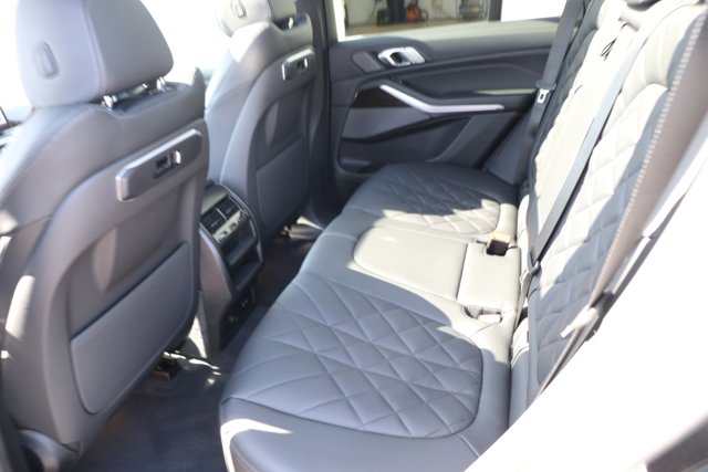 Vehicle image 34 of 37