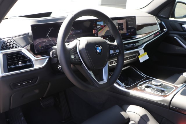 Vehicle image 13 of 37