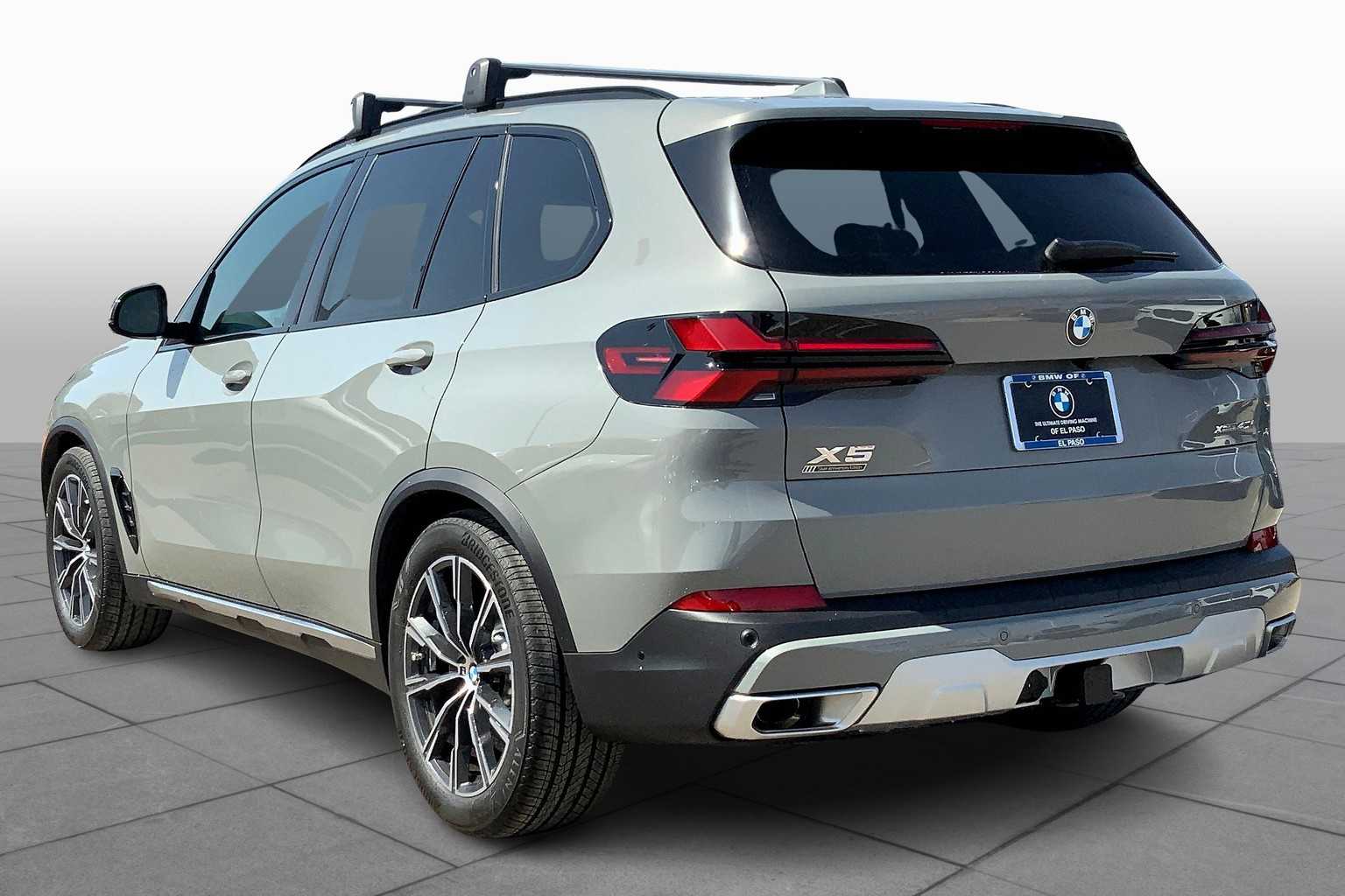 Vehicle image 4 of 19