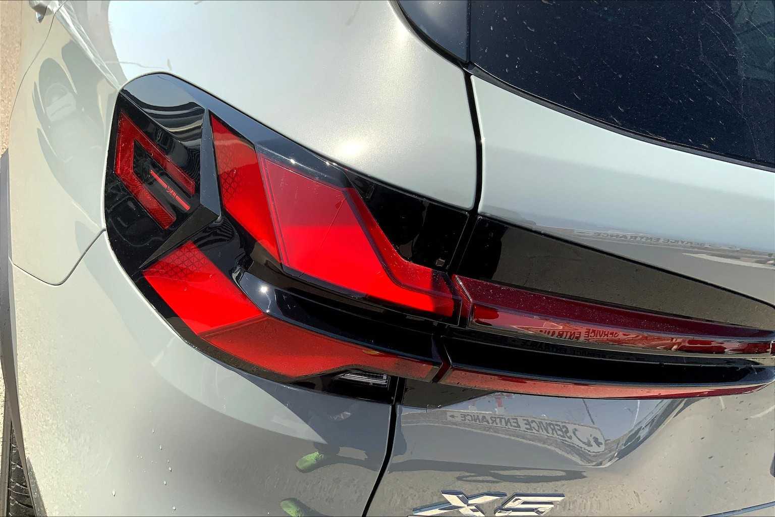 Vehicle image 14 of 19