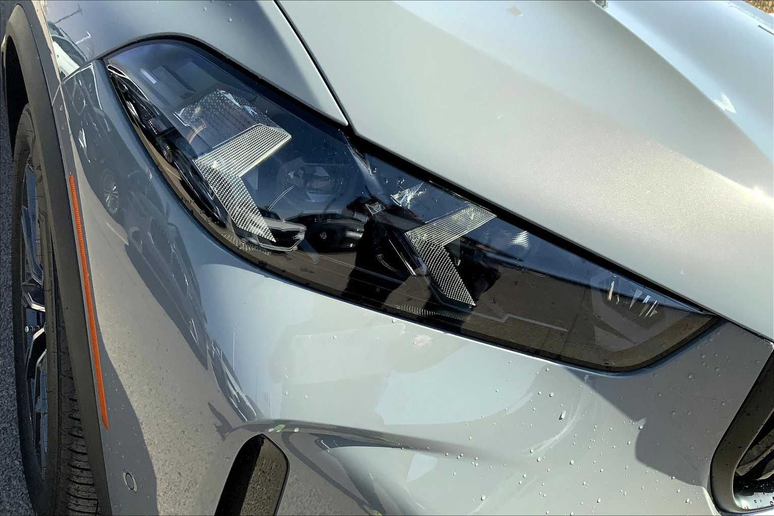 Vehicle image 13 of 19