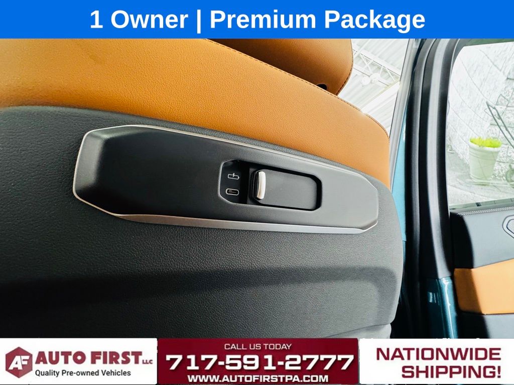 Vehicle image 21 of 37