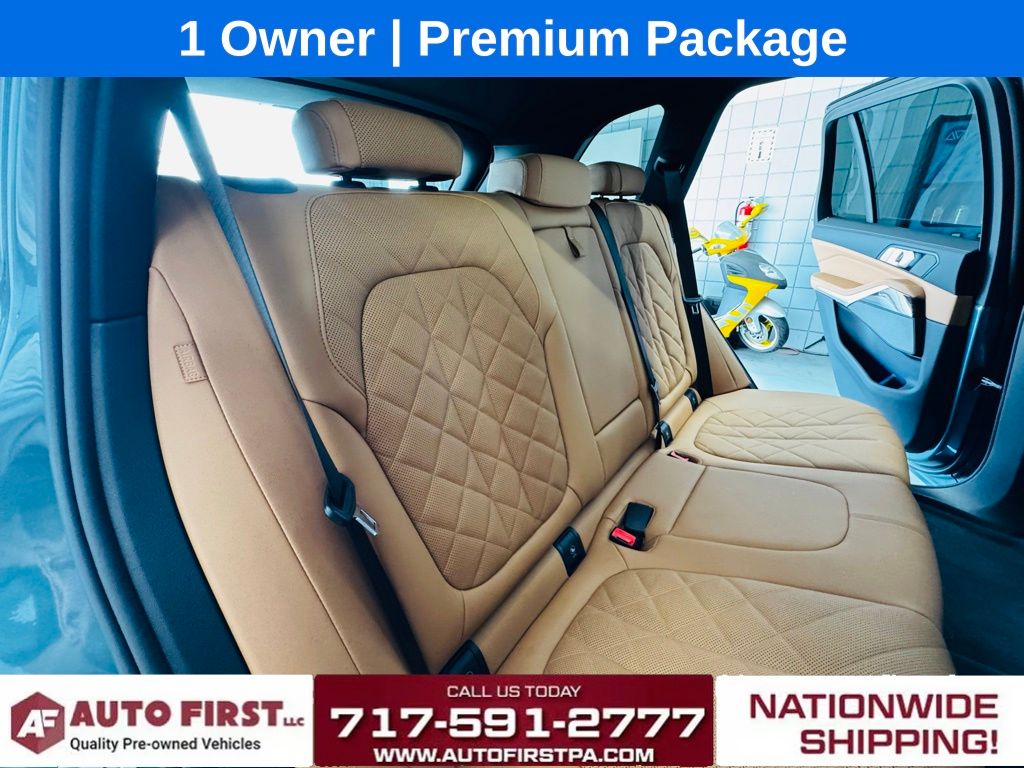 Vehicle image 10 of 37