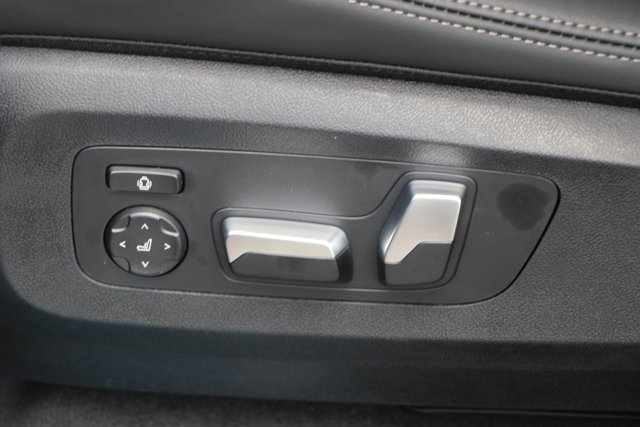 Vehicle image 27 of 38