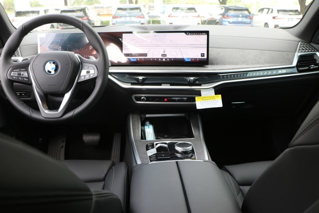 Vehicle image 28 of 38