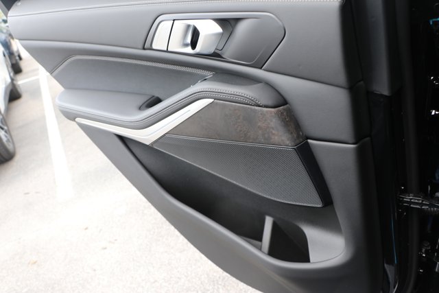 Vehicle image 32 of 38