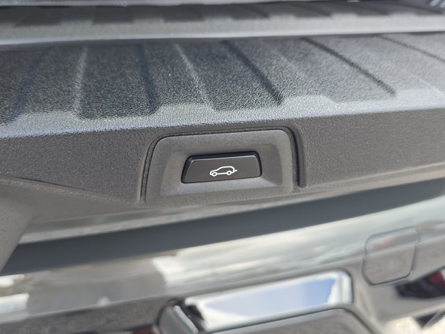 Vehicle image 9 of 37