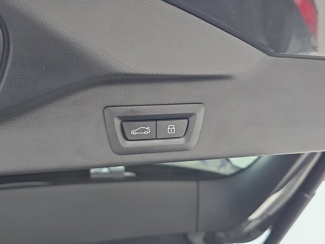 Vehicle image 34 of 37