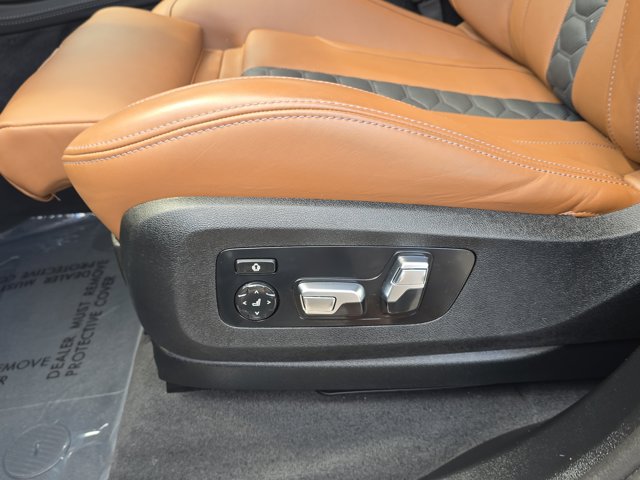 Vehicle image 26 of 37
