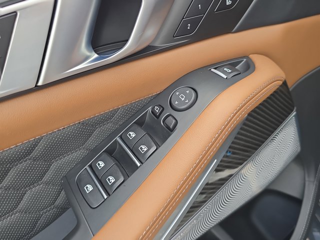 Vehicle image 33 of 37