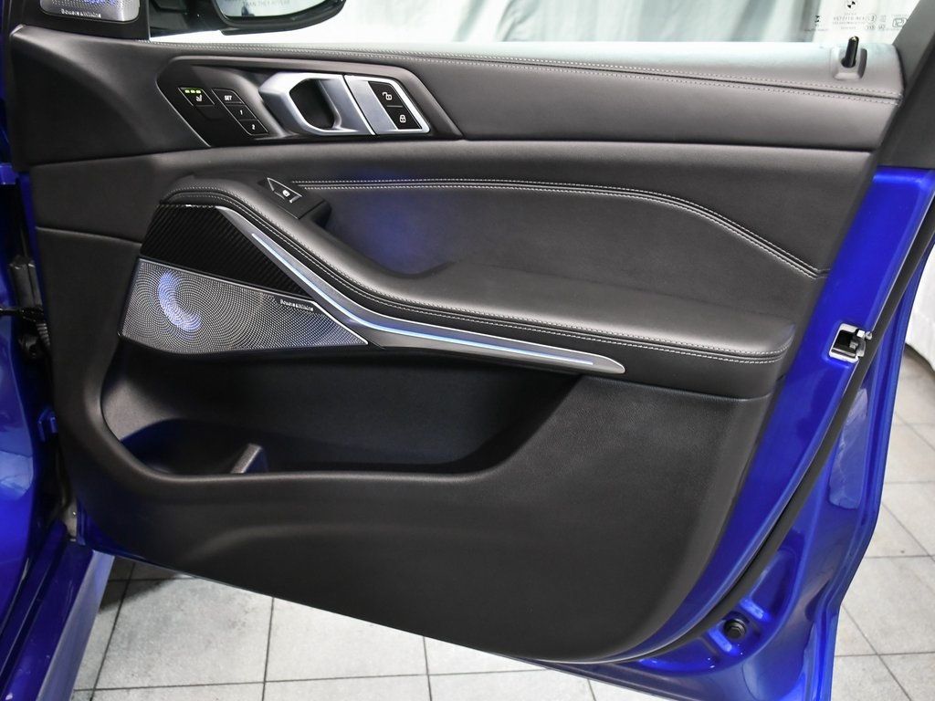 Vehicle image 23 of 100