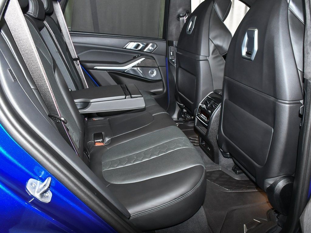 Vehicle image 79 of 100