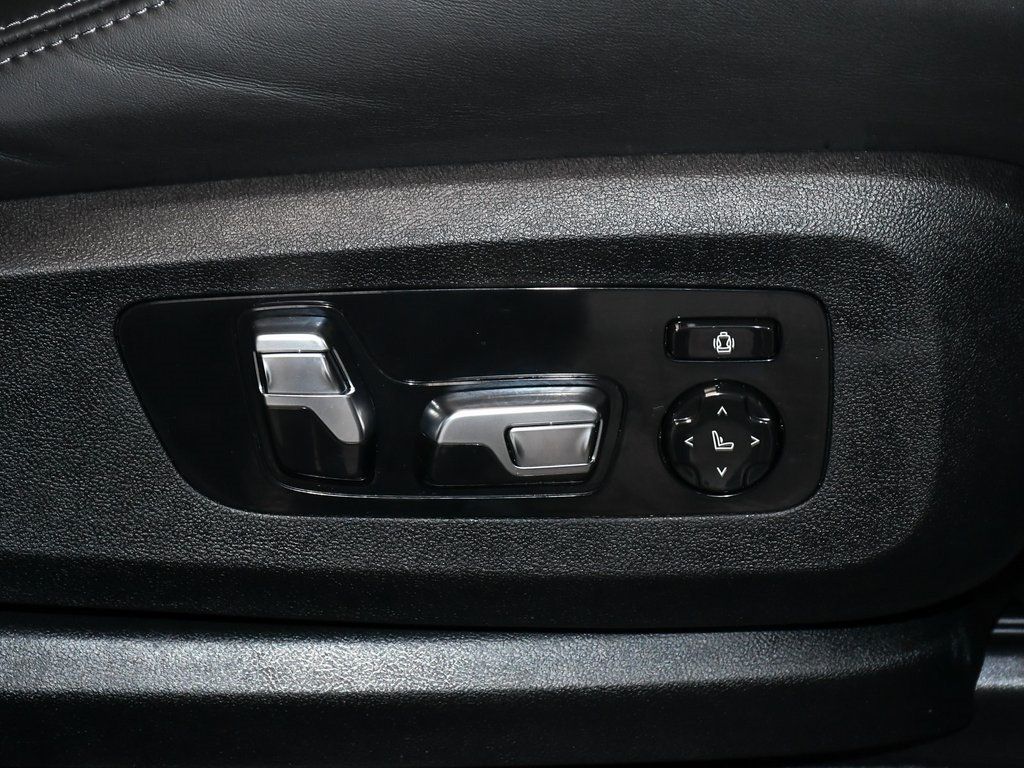 Vehicle image 84 of 100