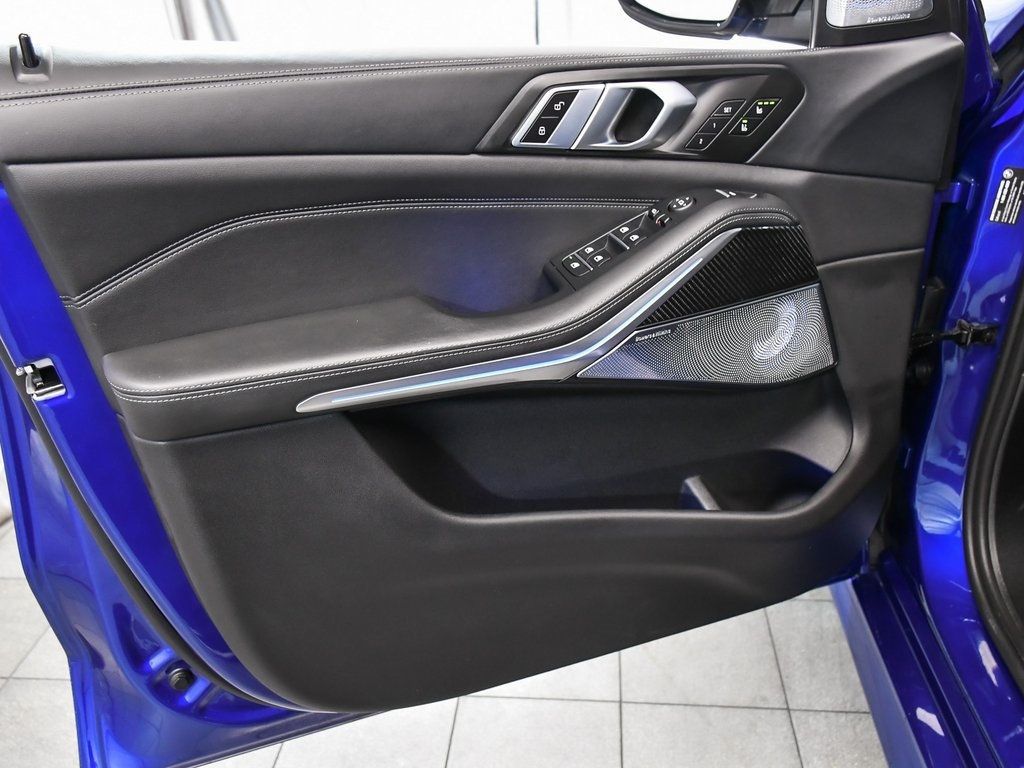 Vehicle image 11 of 100