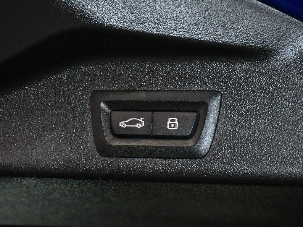 Vehicle image 99 of 100