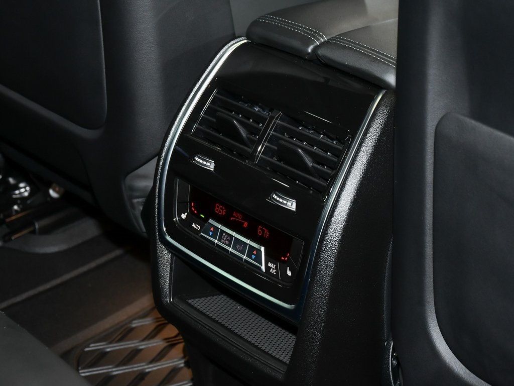 Vehicle image 77 of 100