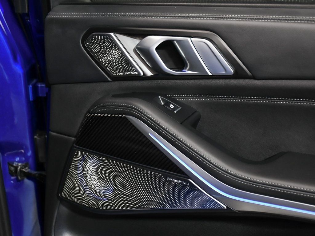 Vehicle image 21 of 100