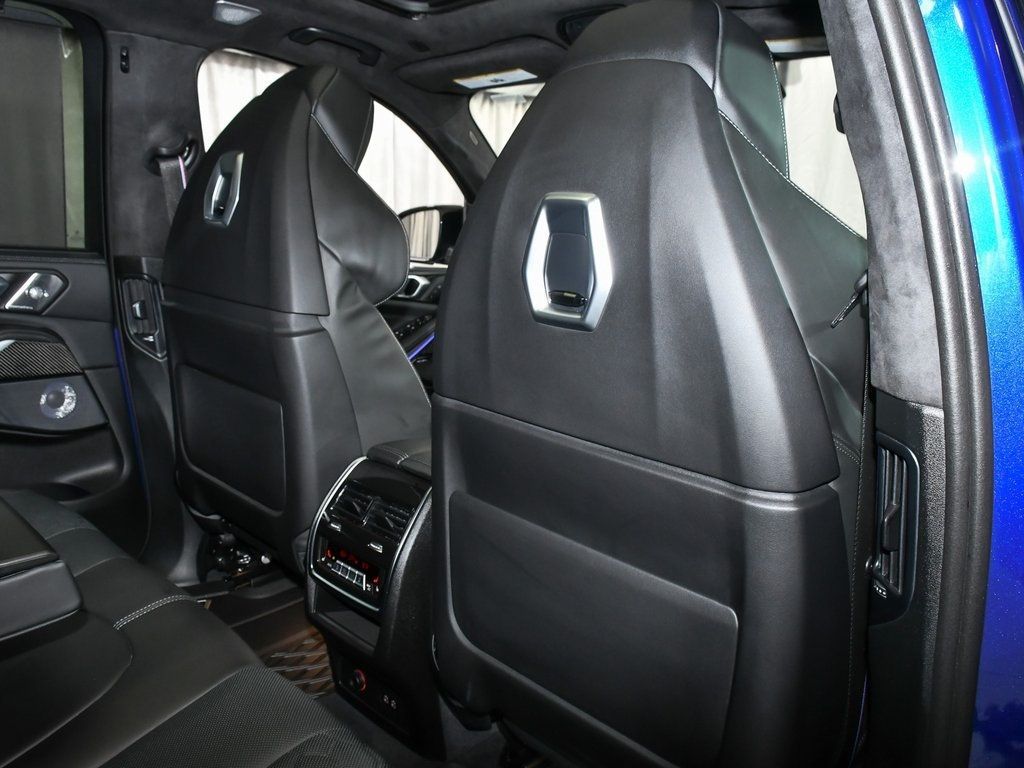 Vehicle image 80 of 100