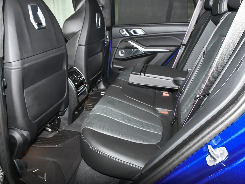 Vehicle image 76 of 100