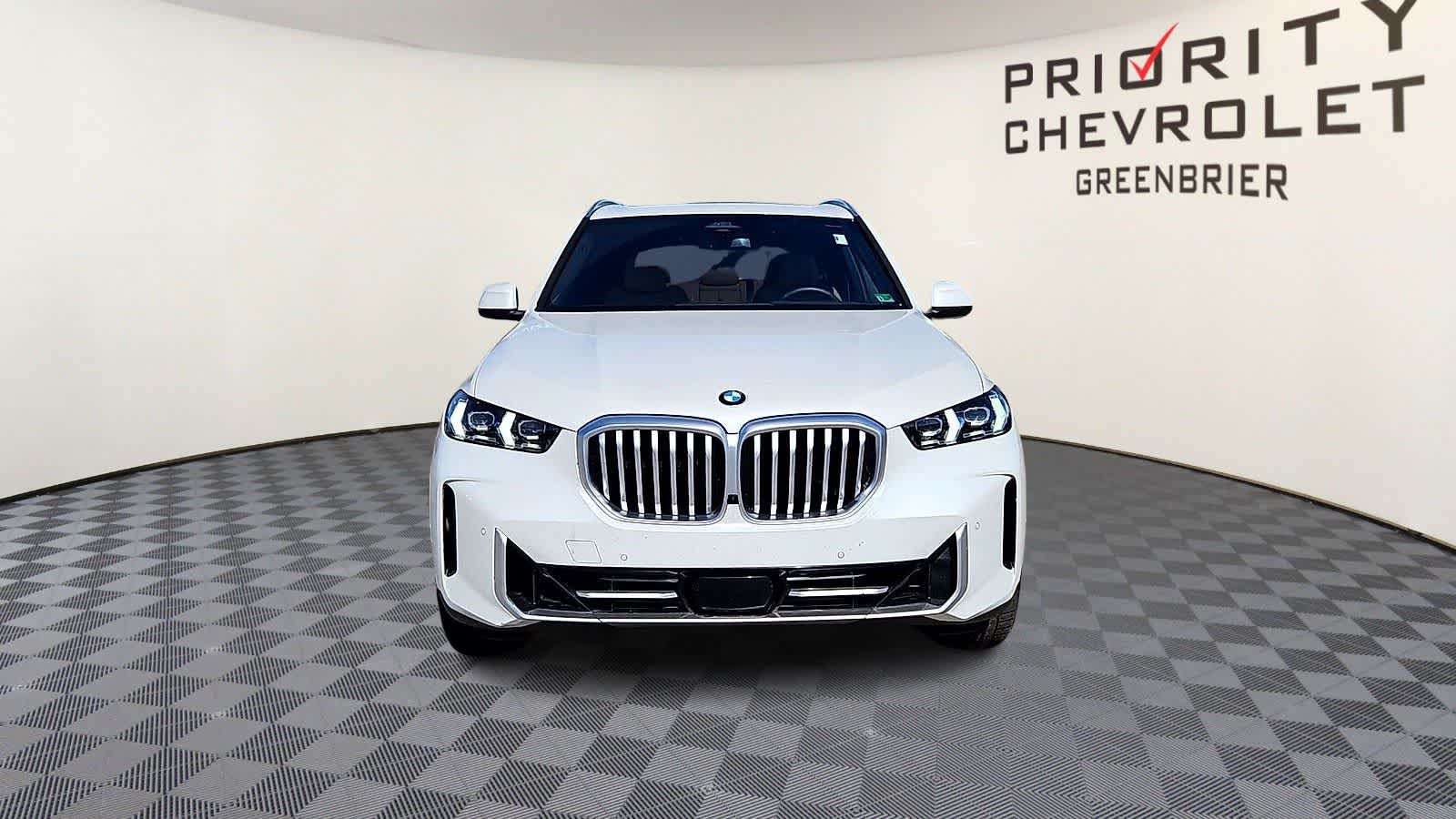 2025 BMW X5 sDrive40i Image 3 of 41