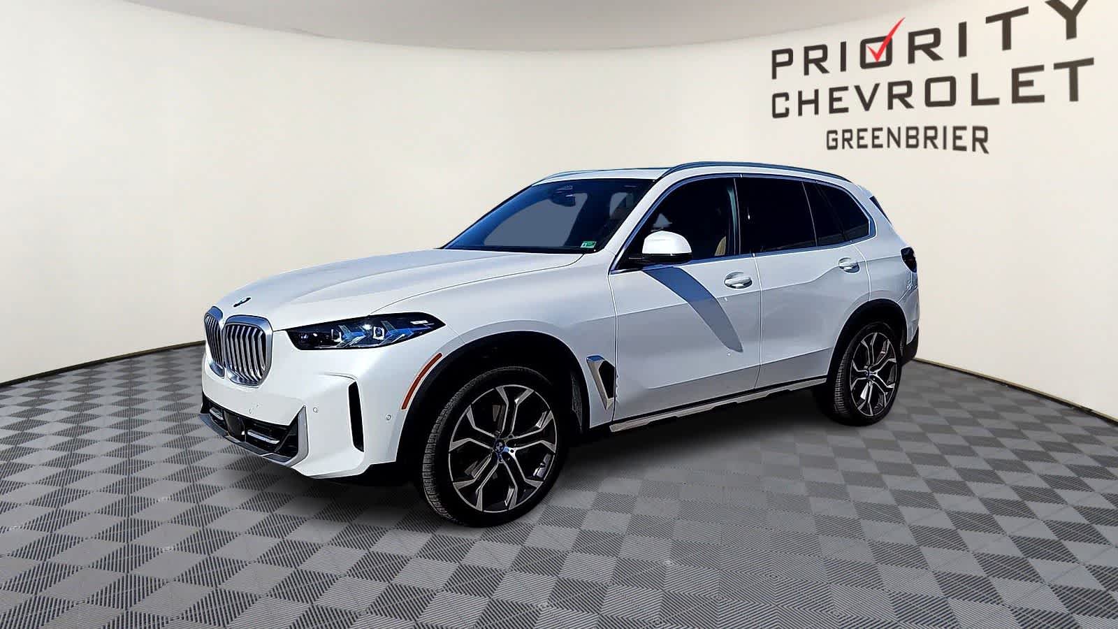 2025 BMW X5 sDrive40i Image 2 of 41