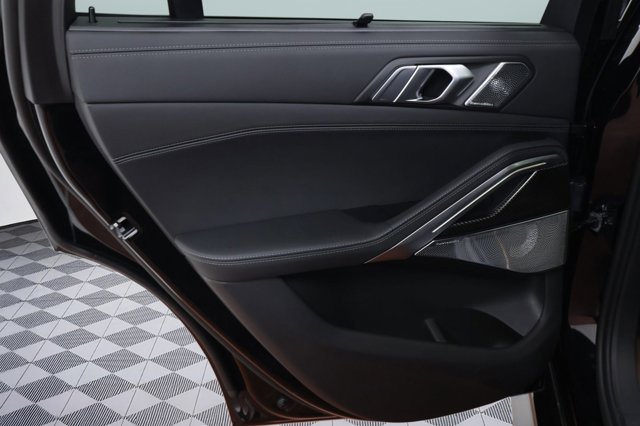 Vehicle image 22 of 26
