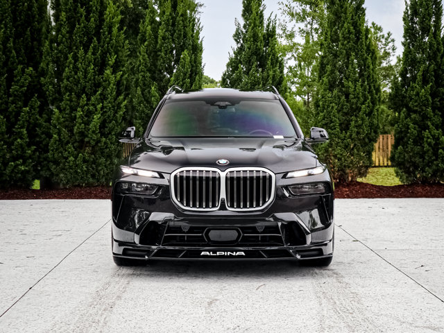 2025 BMW X7 Alpina XB7 Image 3 of 36
