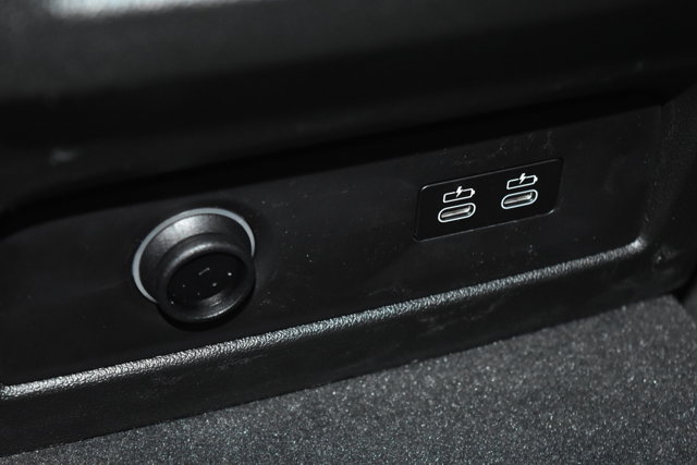 Vehicle image 25 of 35
