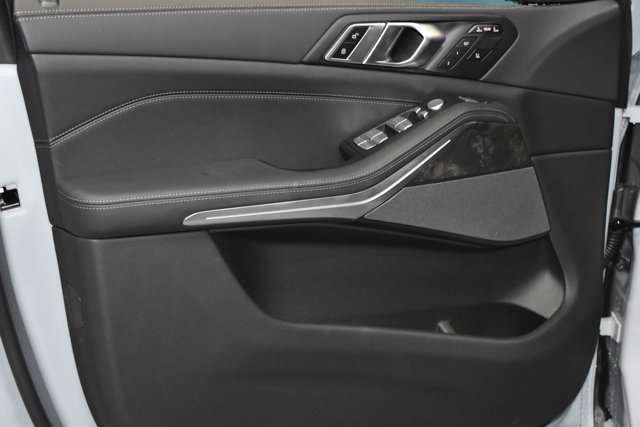 Vehicle image 6 of 35