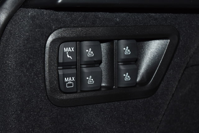 Vehicle image 33 of 35
