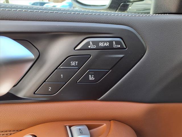 Vehicle image 13 of 19