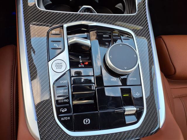 Vehicle image 16 of 19