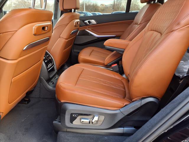 Vehicle image 10 of 19