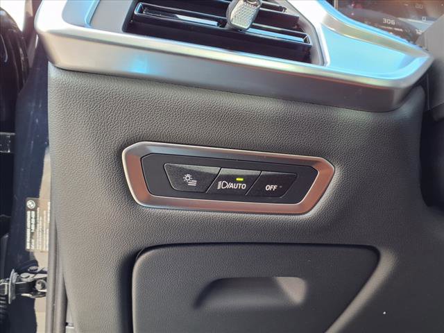 Vehicle image 15 of 19