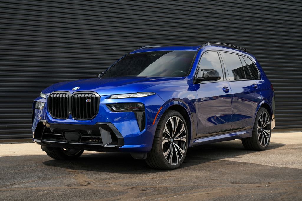 2025 BMW X7 M60i Image 1 of 41