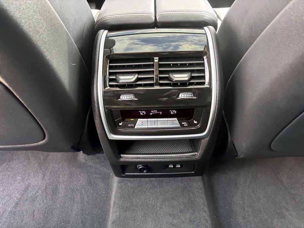 Vehicle image 28 of 32