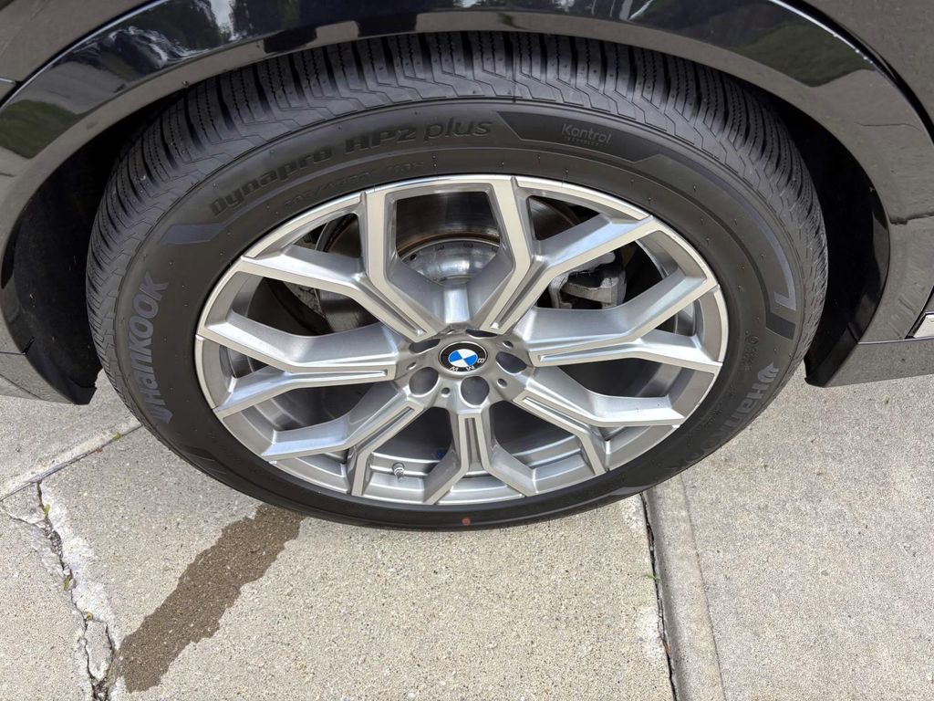 Vehicle image 9 of 32