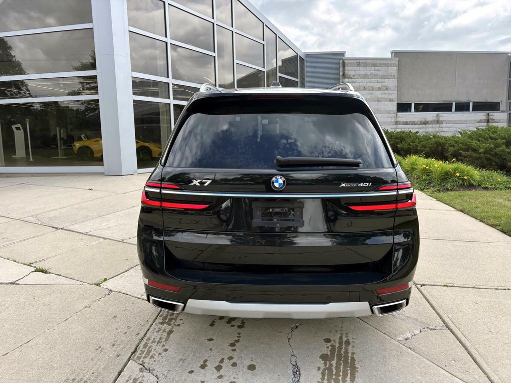 Vehicle image 6 of 32