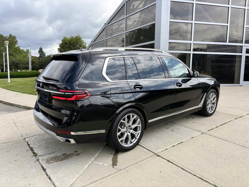 Vehicle image 5 of 32