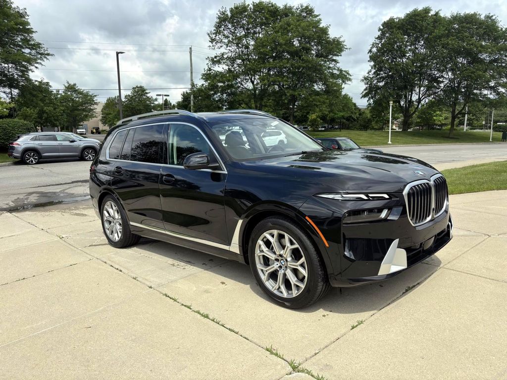 Vehicle image 3 of 32