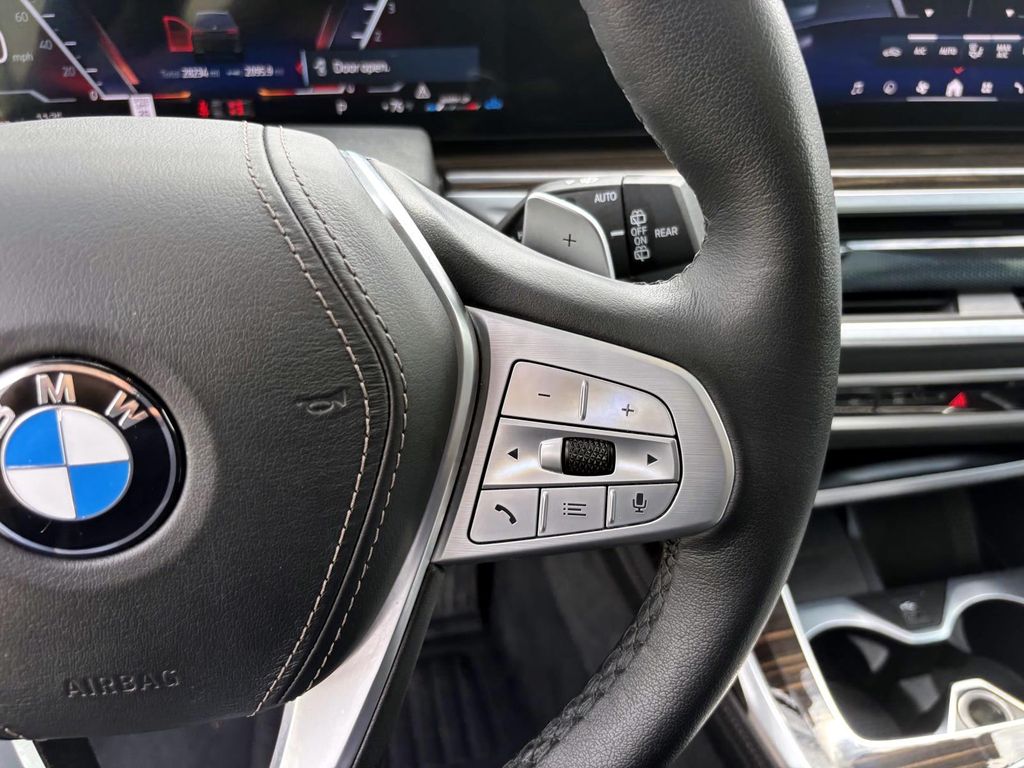 Vehicle image 18 of 32