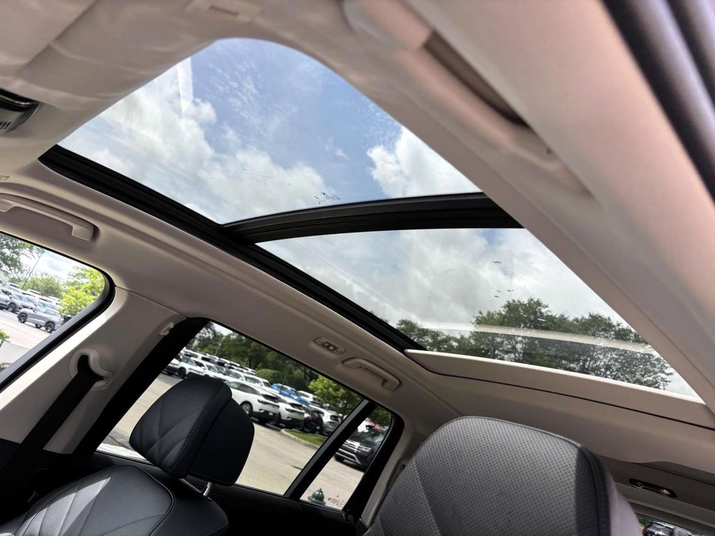 Vehicle image 31 of 32