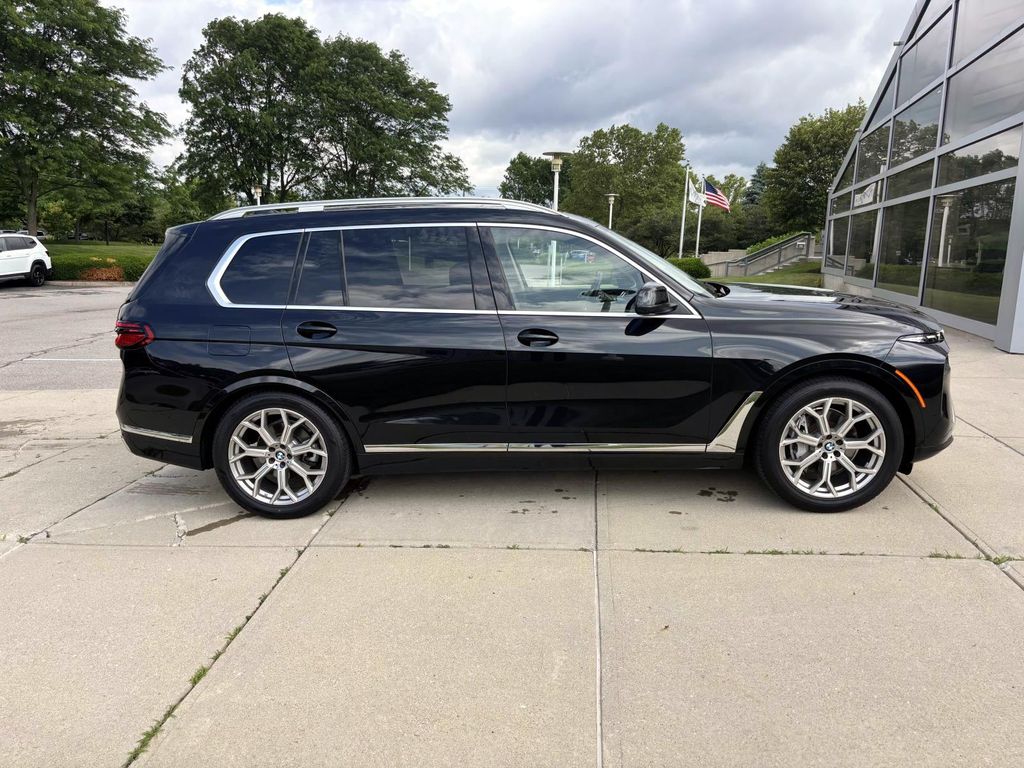 Vehicle image 4 of 32