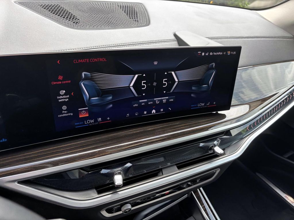 Vehicle image 23 of 32