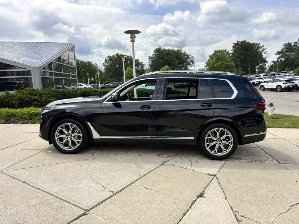 Vehicle image 8 of 32