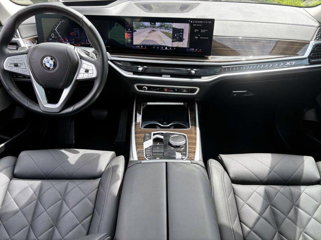 Vehicle image 15 of 32