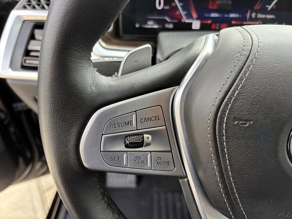 Vehicle image 19 of 32