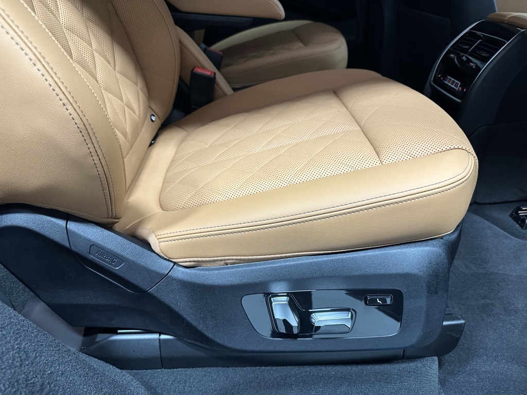 Vehicle image 56 of 74